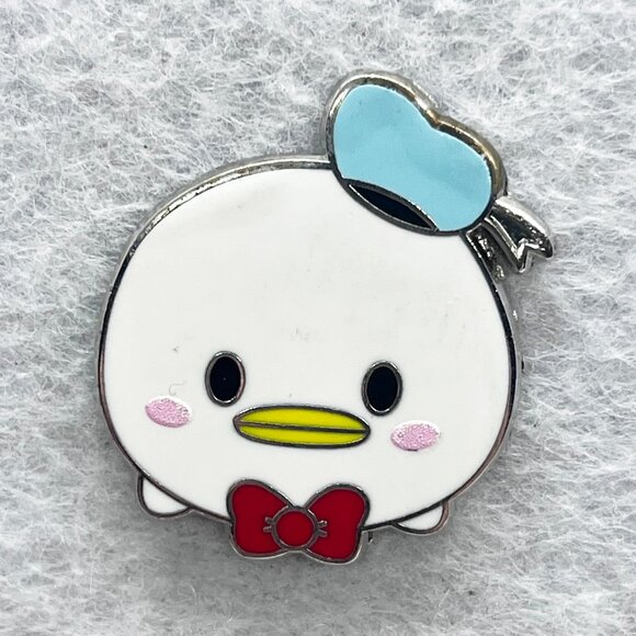 🔮 5/$25 Disney Donald Duck Tsum Tsum Pin - Picture 1 of 3